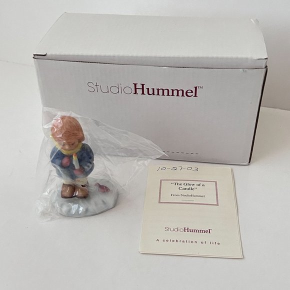 Berta Hummel Goebel Figurine The Glow Of A Candle Box 3" Winter Wonderland 2003 - Picture 8 of 11